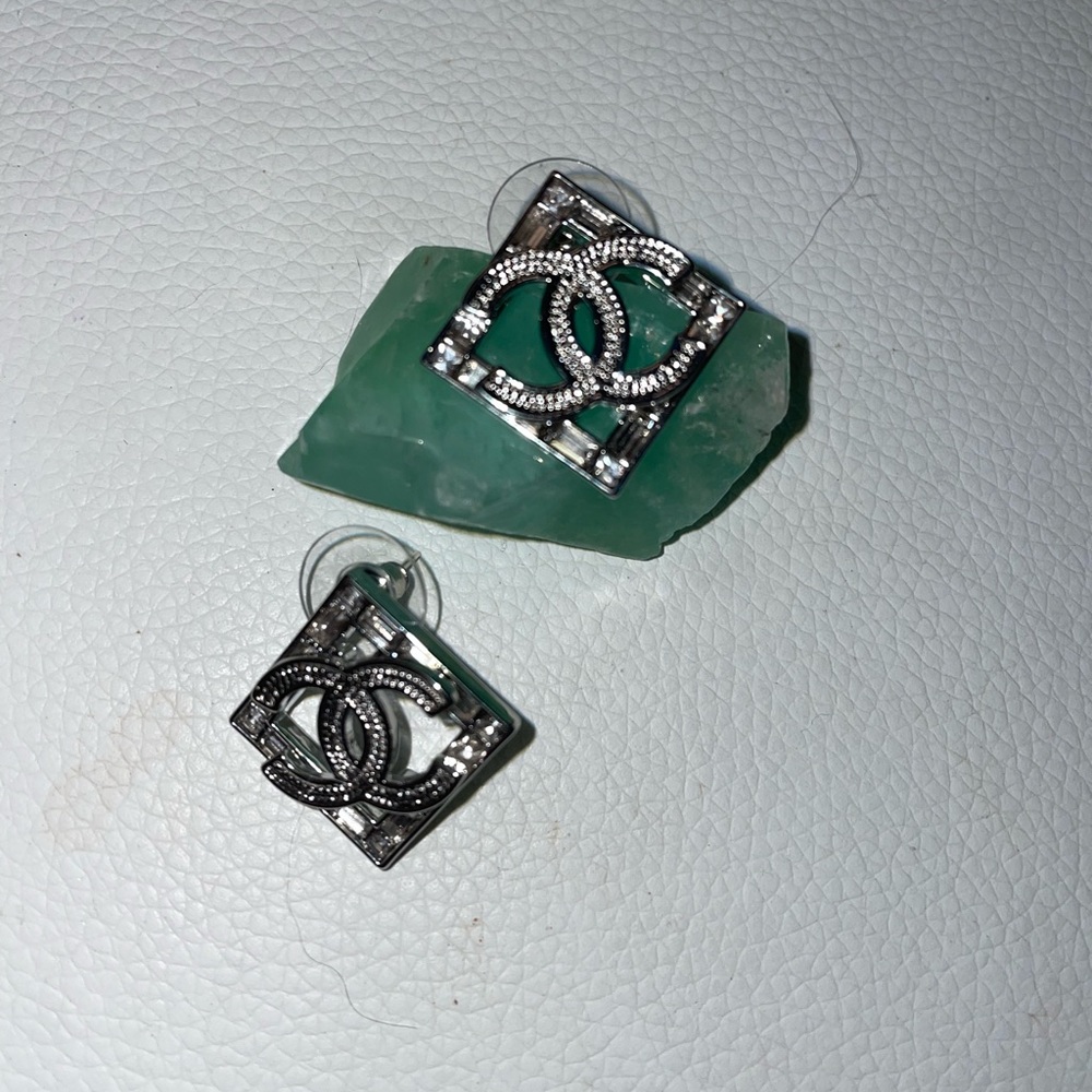 Elegant Chanel Silver tone Earrings with crystals collection 2022 - Picture 13 of 16